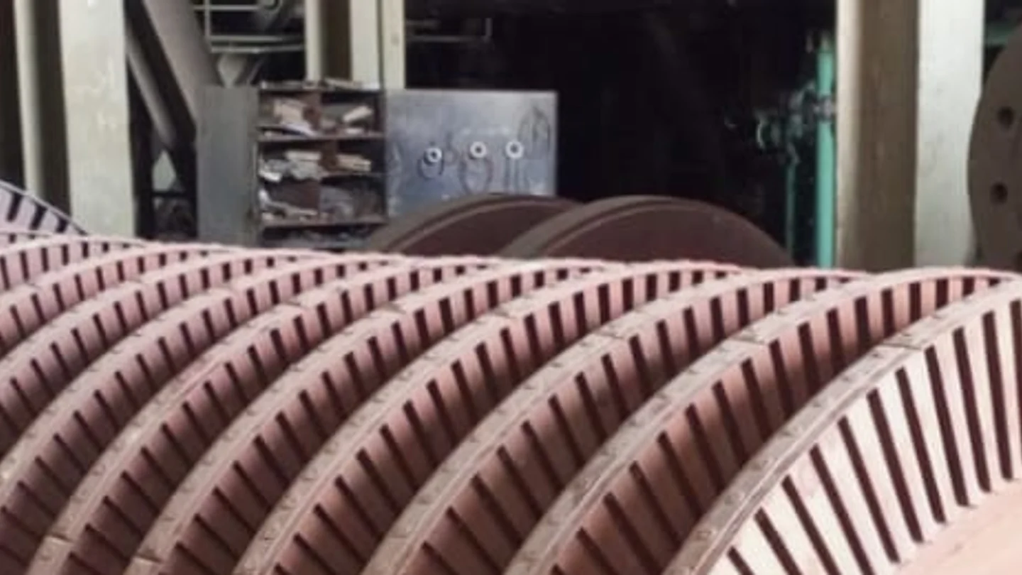 220 MW steam turbine rotor withdrawn onto timber bearers with its blade discs intact